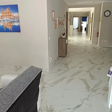 54 Rw Star Apartament St. Julian's